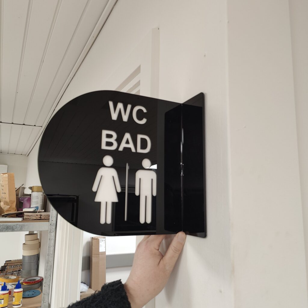 "Pop-ud" WC og BAD skilt med figurer - stilrent og moderne