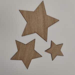 Stjerner i træ til dekoration i hjemmet og børneværelset.